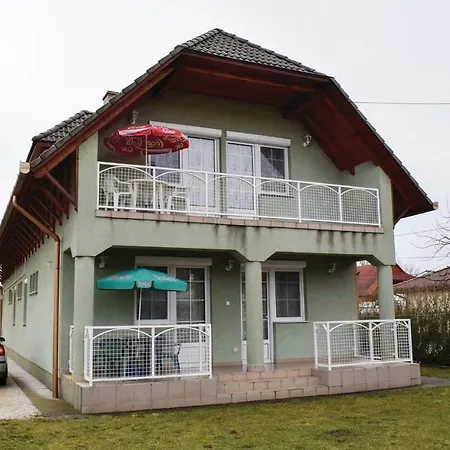 Two-bedroom In アパート *